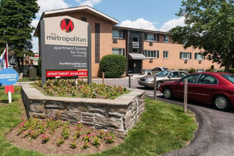 The Metropolitan Manayunk Hill - property sign and building exterior