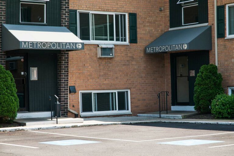 The Metropolitan Manayunk Hill - exterior building entrances