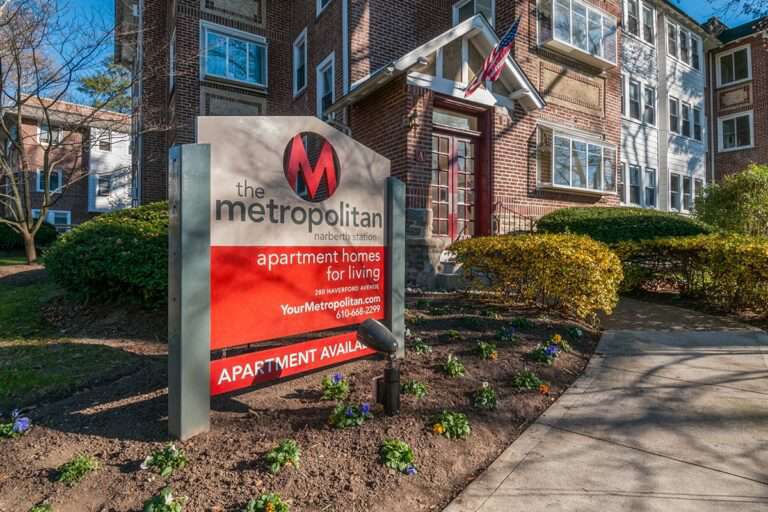 The Metropolitan Narberth Station - Exterior property sign