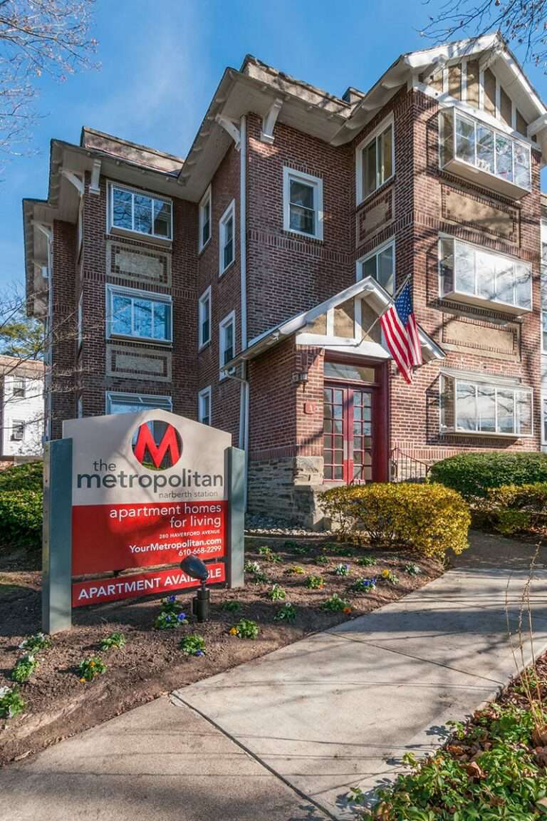 The Metropolitan Narberth Station - Exterior property sign