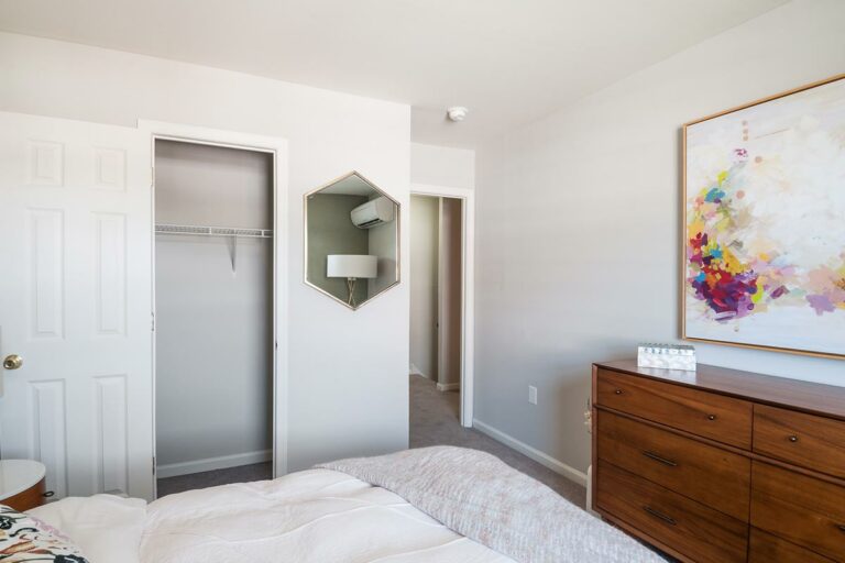 The Metropolitan West Goshen - Apartment interior bedroom