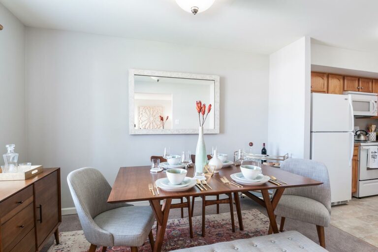 The Metropolitan West Goshen - Apartment interior dining room