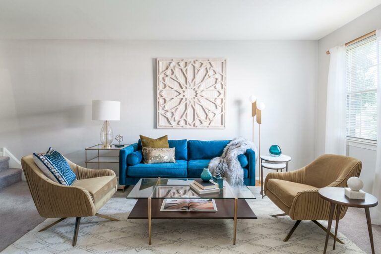 The Metropolitan West Goshen - Apartment interior living room