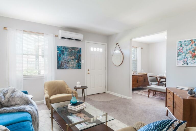 The Metropolitan West Goshen - Apartment interior living room