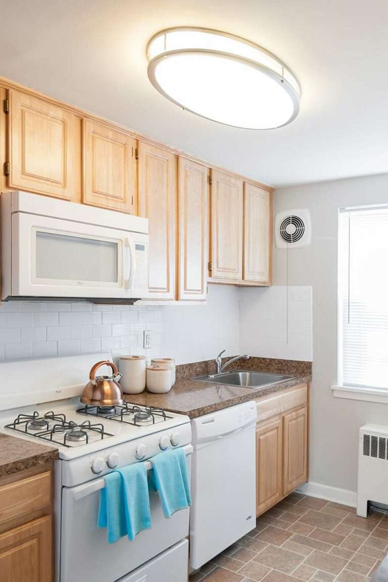 The Metropolitan Wynnewood - Apartment interior kitchen