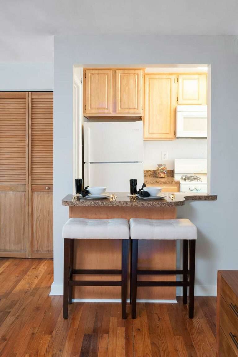The Metropolitan Wynnewood - Apartment interior kitchen seating area