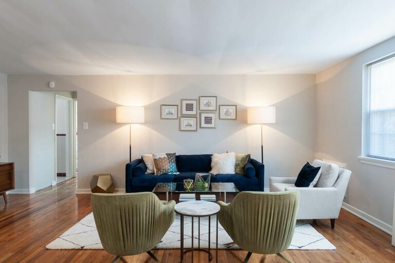 The Metropolitan Wynnewood - Apartment interior living room