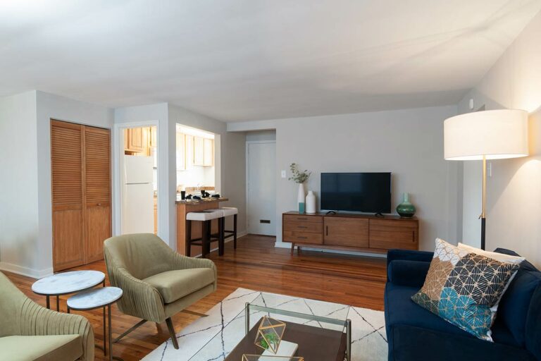 The Metropolitan Wynnewood - Apartment interior living room