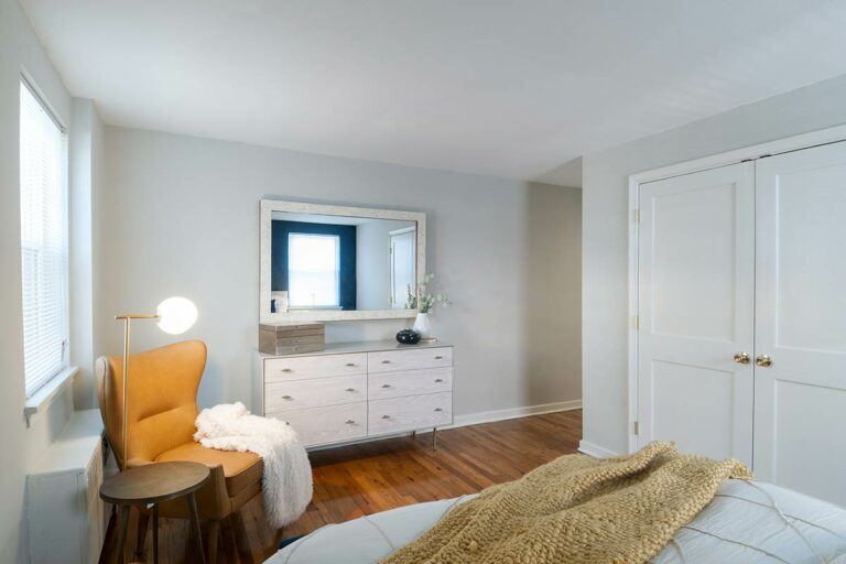 The Metropolitan Wynnewood - Apartment interior master bedroom