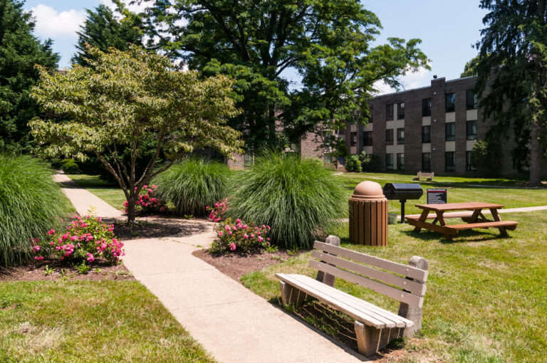 the metropolitan west chester courtyard