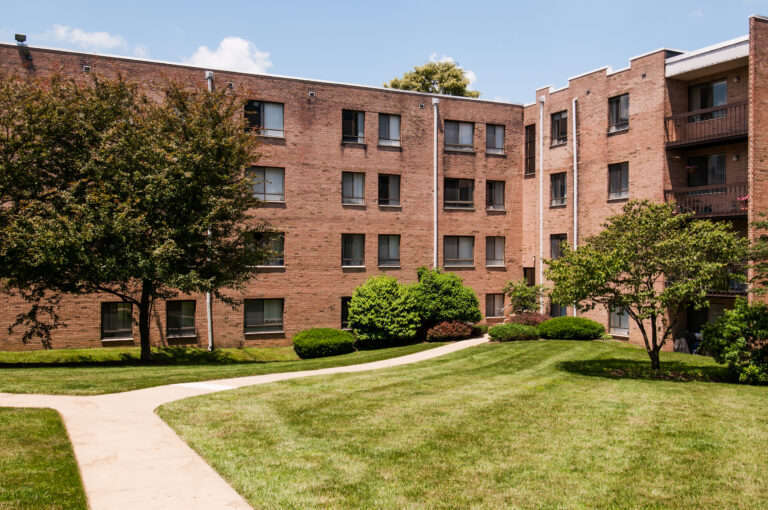 the metropolitan west chester courtyard